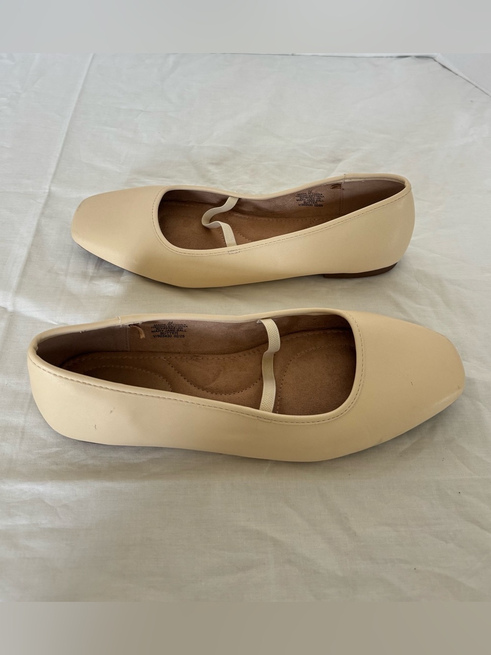 Old Navy Mary Jane Ballet Flats in butter beige Size 11